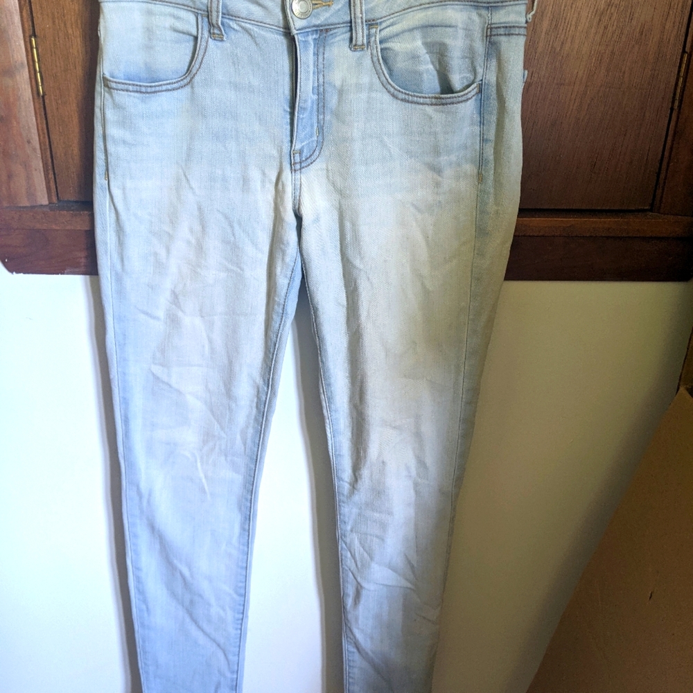 Very light wash American Eagle Jeans / Jeggings
